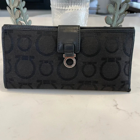 Salvatore Ferragamo Authentic Signature Logo Leather & Nylon Wallet Black Sz OS - Picture 14 of 14